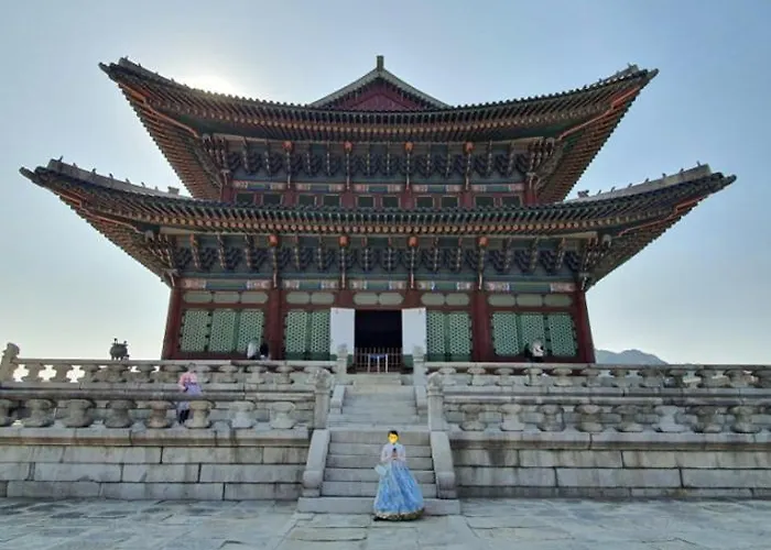 Aurora#서울역차로5분#남영역도보8분#숙대입구역 도보10분#숙소근처 맛집리스트 제공#k푸드탐방#경복궁#명동#이태원#홍대#1층#호텔급침구