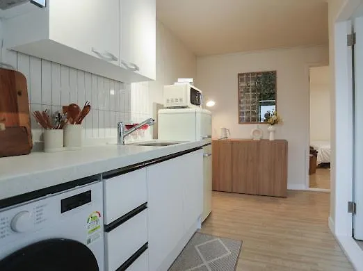 Apartment Aurora#서울역차로5분#남영역도보8분#숙대입구역 도보10분#숙소근처 맛집리스트 제공#k푸드탐방#경복궁#명동#이태원#홍대#1층#호텔급침구