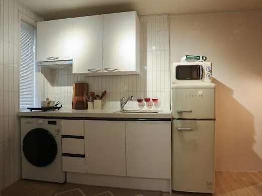 Apartment Aurora#서울역차로5분#남영역도보8분#숙대입구역 도보10분#숙소근처 맛집리스트 제공#k푸드탐방#경복궁#명동#이태원#홍대#1층#호텔급침구 *