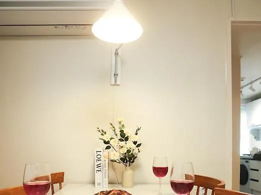 Aurora#서울역차로5분#남영역도보8분#숙대입구역 도보10분#숙소근처 맛집리스트 제공#k푸드탐방#경복궁#명동#이태원#홍대#1층#호텔급침구