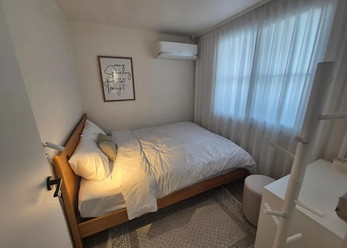 Apartment Aurora#서울역차로5분#남영역도보8분#숙대입구역 도보10분#숙소근처 맛집리스트 제공#k푸드탐방#경복궁#명동#이태원#홍대#1층#호텔급침구 Seoul