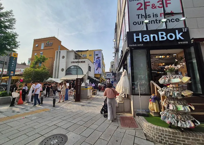 Aurora#서울역차로5분#남영역도보8분#숙대입구역 도보10분#숙소근처 맛집리스트 제공#k푸드탐방#경복궁#명동#이태원#홍대#1층#호텔급침구 *