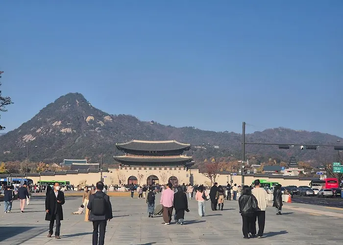 Aurora#서울역차로5분#남영역도보8분#숙대입구역 도보10분#숙소근처 맛집리스트 제공#k푸드탐방#경복궁#명동#이태원#홍대#1층#호텔급침구 * Seoul