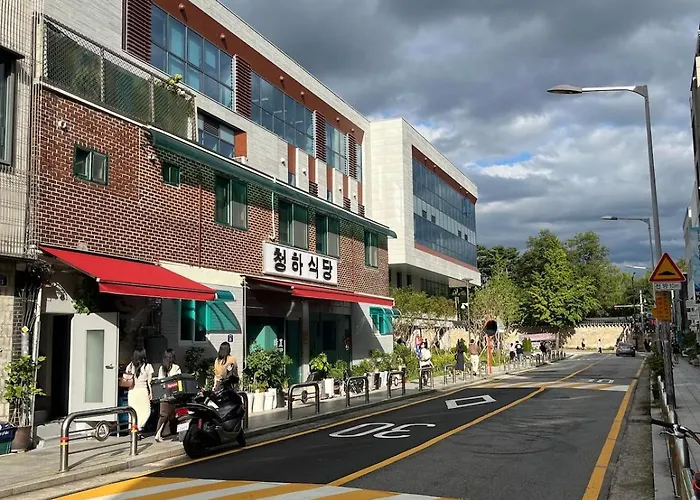 Apartment Aurora#서울역차로5분#남영역도보8분#숙대입구역 도보10분#숙소근처 맛집리스트 제공#k푸드탐방#경복궁#명동#이태원#홍대#1층#호텔급침구 *